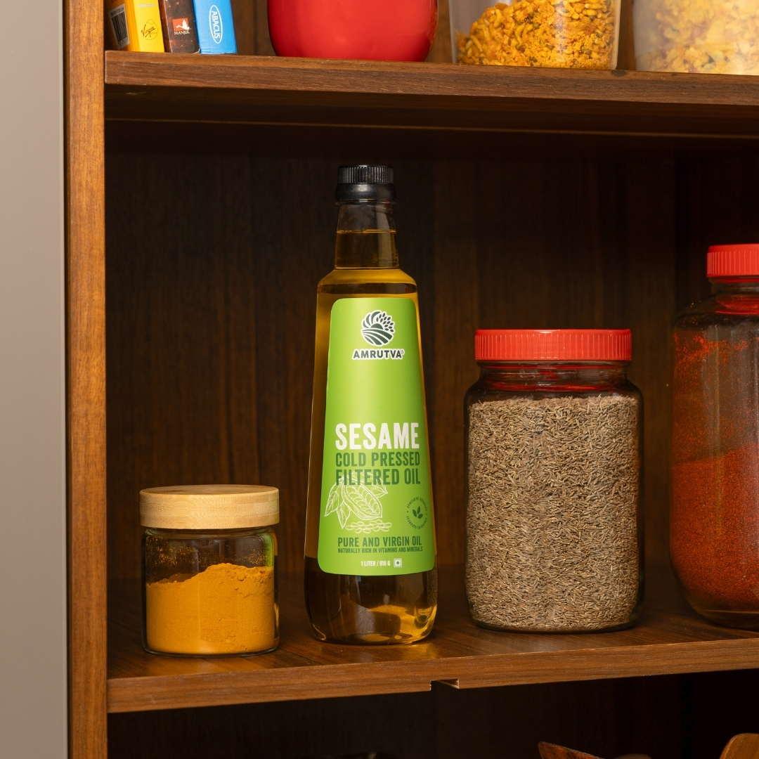 COLD PRESSED FILTERED SESAME OIL lifestyle image shown in kitchen